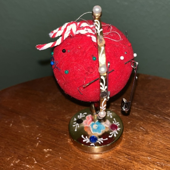 Vintage 1950s to 1960s Red Velvet/Brass Metal Pincushion World/Globe Shaped - Picture 3 of 7